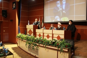 محمود تولایی: تصمیمات نامتعارف بانک مرکزی موجب کاهش صادرات فرش ماشینی شد.